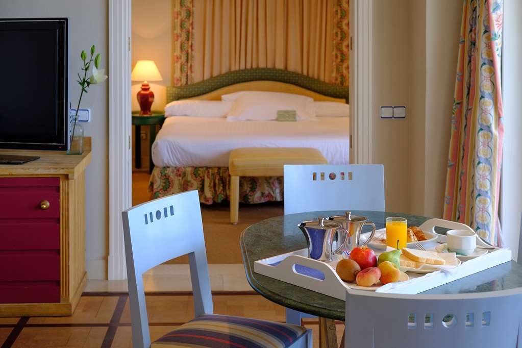 HOTEL PLAYA VICTORIA-guestroom-Guest Room,Suite,On-Site.jpg