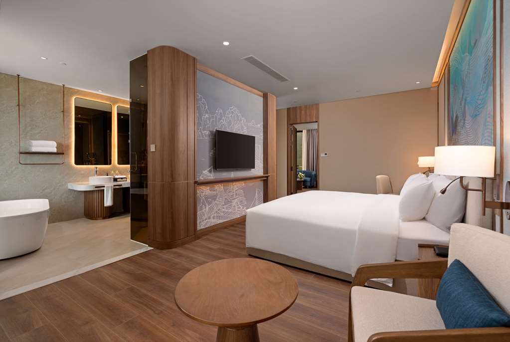 WYNDHAM GARDEN SONASEA VAN DON-guestroom-Guest Room,Suite,On-Site.jpg
