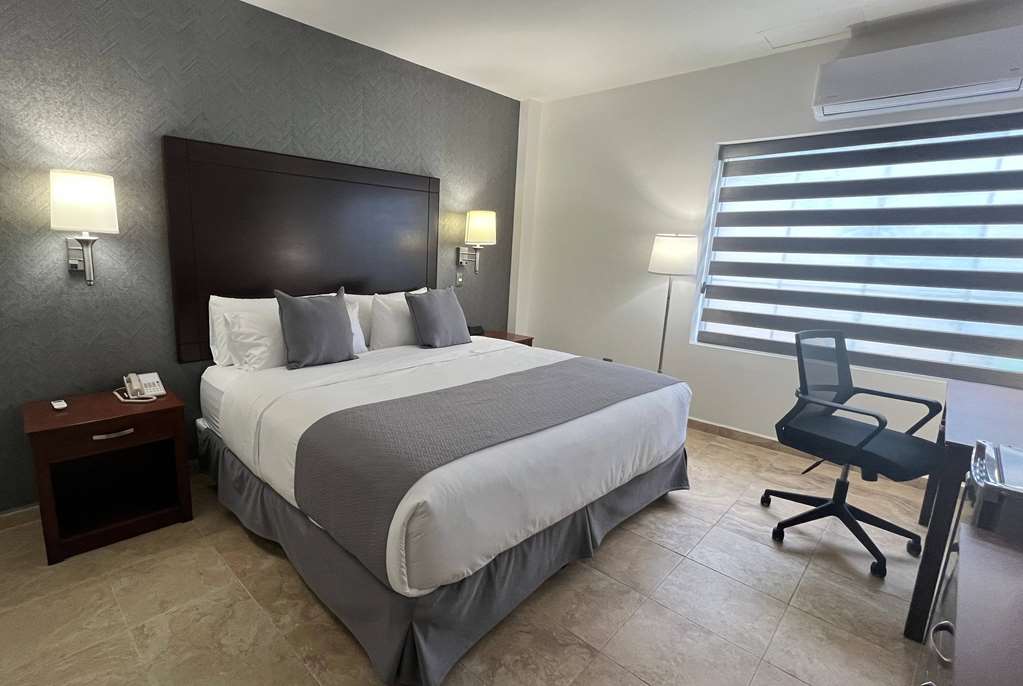 LA QUINTA BY WYNDHAM REYNOSA-guestroom-Guest Room,On-Site.jpg