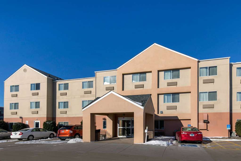 AmericInn by Wyndham Shopping Area