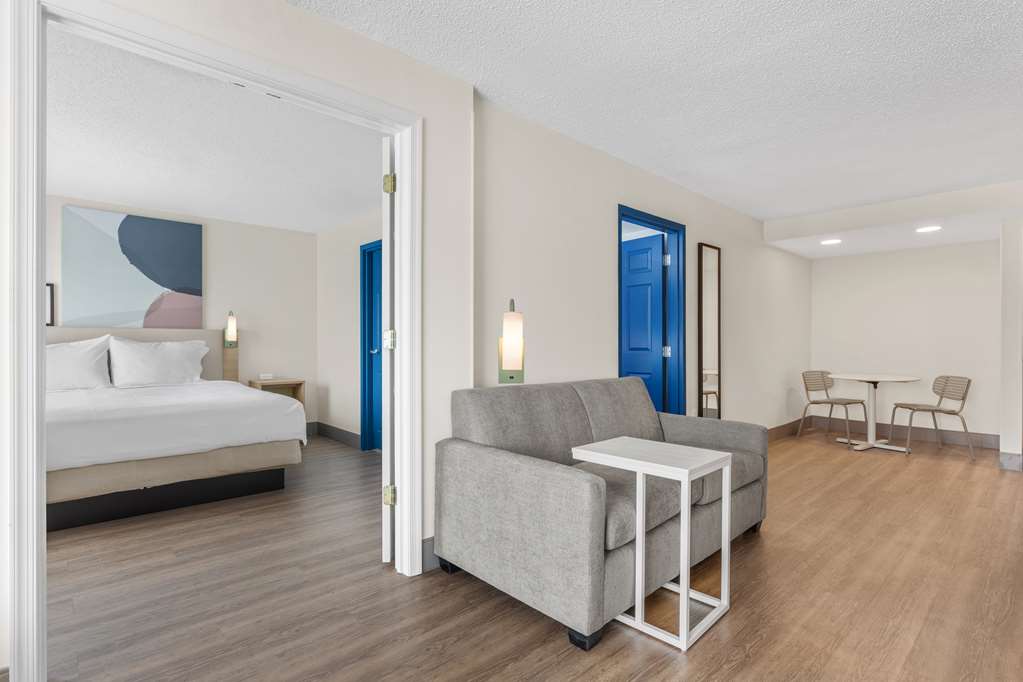 SPARK BY HILTON WINCHESTER-guestroom-Guest Room,On-Site.jpg