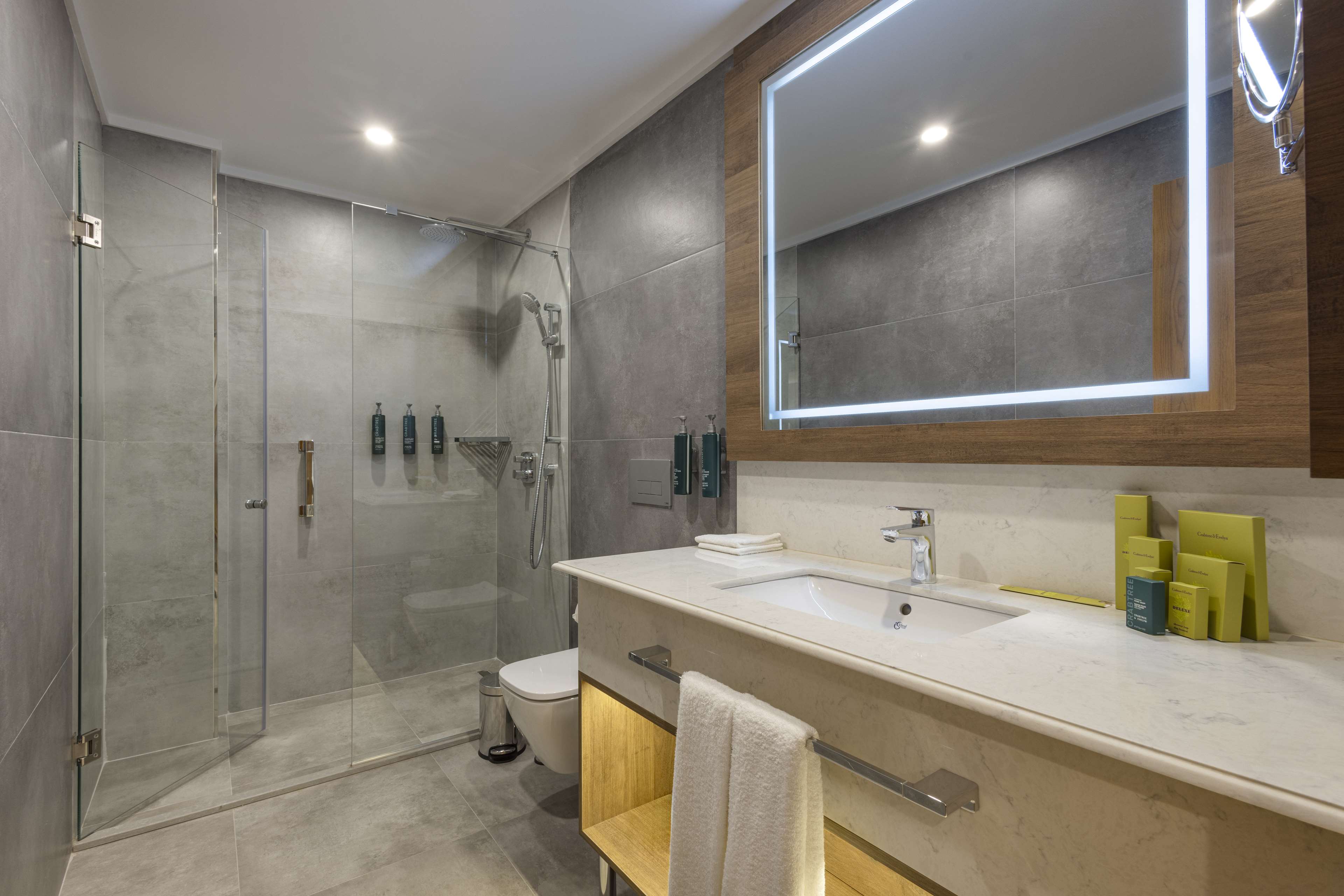 DoubleTree by Hilton Suites Trabzon Yomra Room Type - One-Bedroom King Suite with Sea View