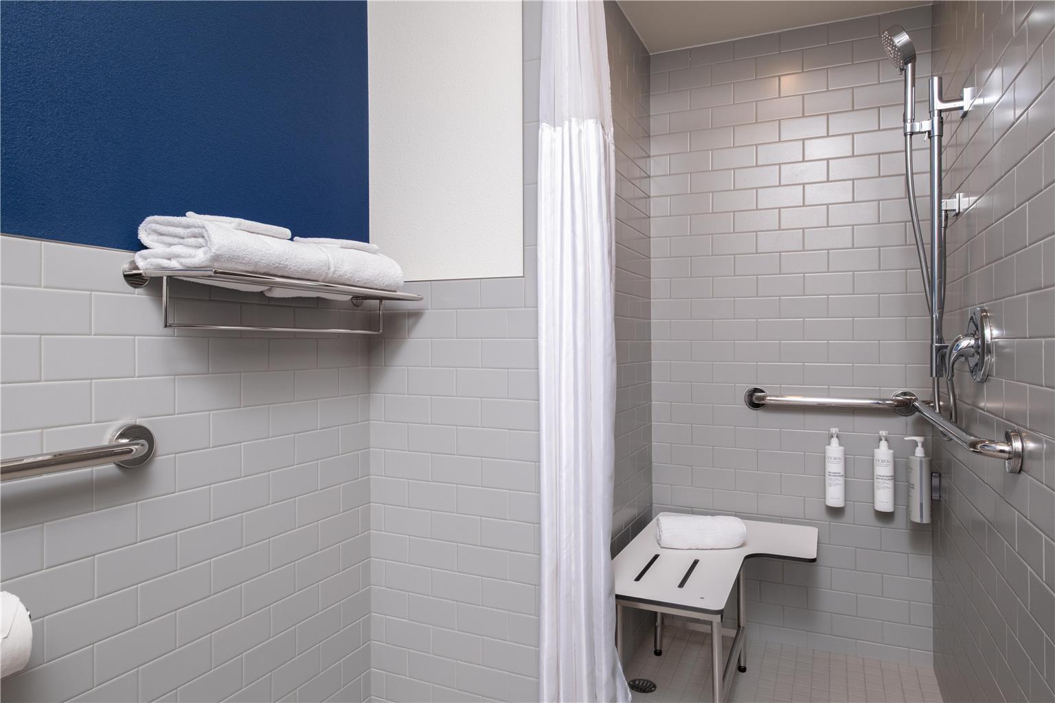 SPARK BY HILTON SPRINGFIELD EUGENE-guestroom-Guest Room,Bathroom,On-Site.jpg
