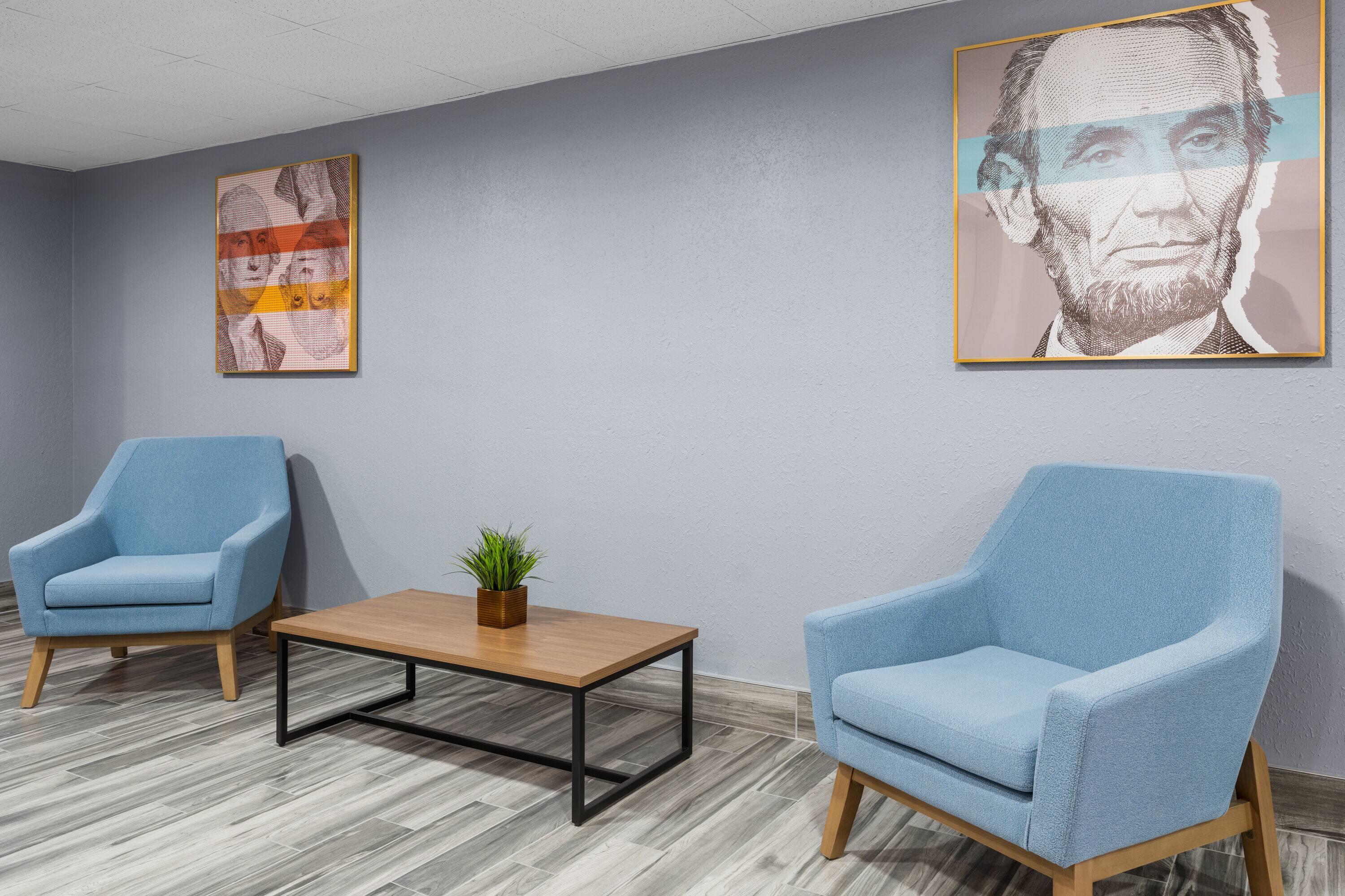 Lobby | Howard Johnson by Wyndham Urbana