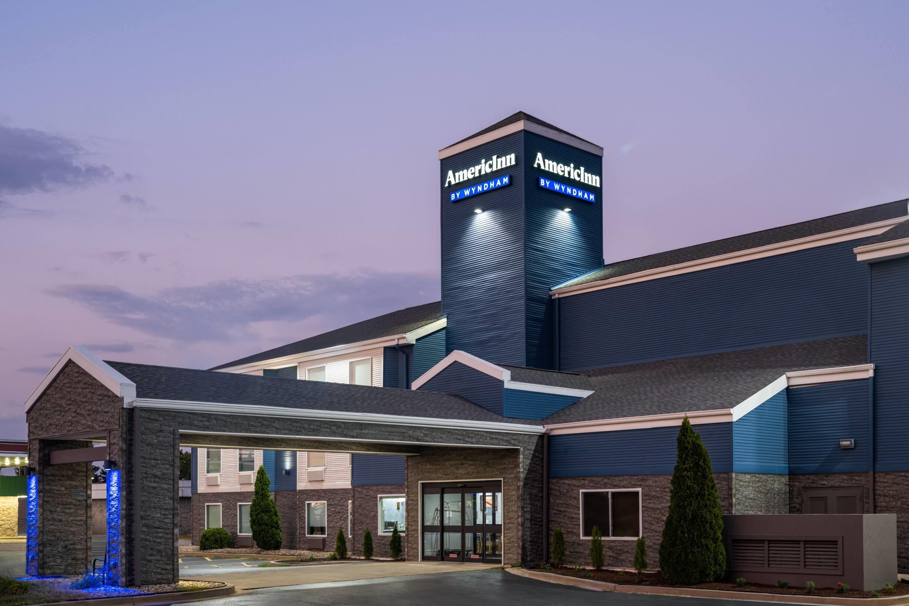 Exterior | Howard Johnson by Wyndham Urbana