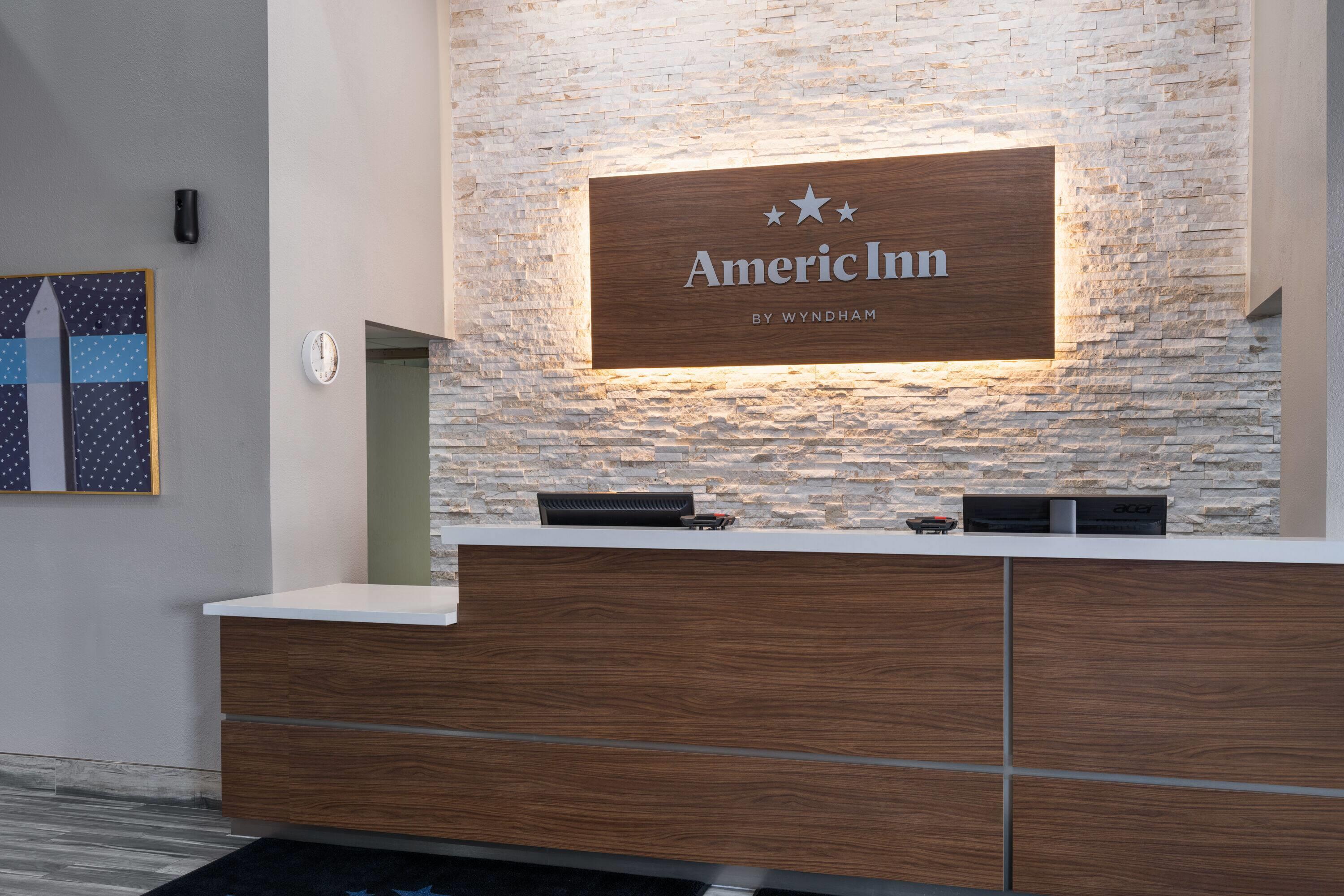 Reception | Howard Johnson by Wyndham Urbana