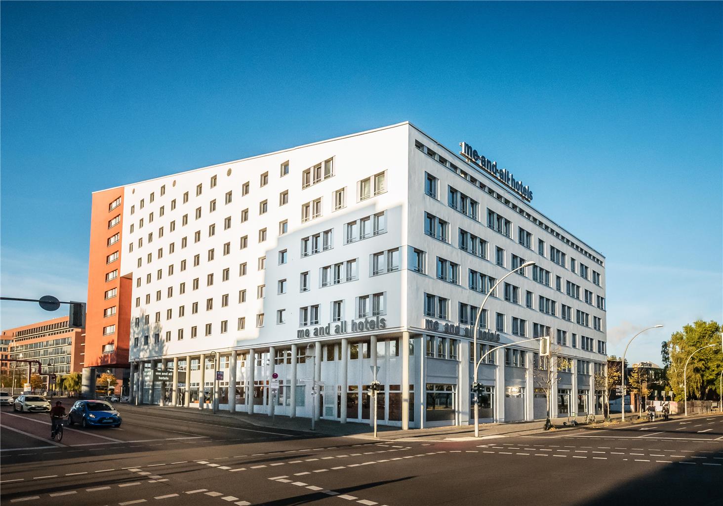 me & all hotel berlin E side-JdV Hyatt