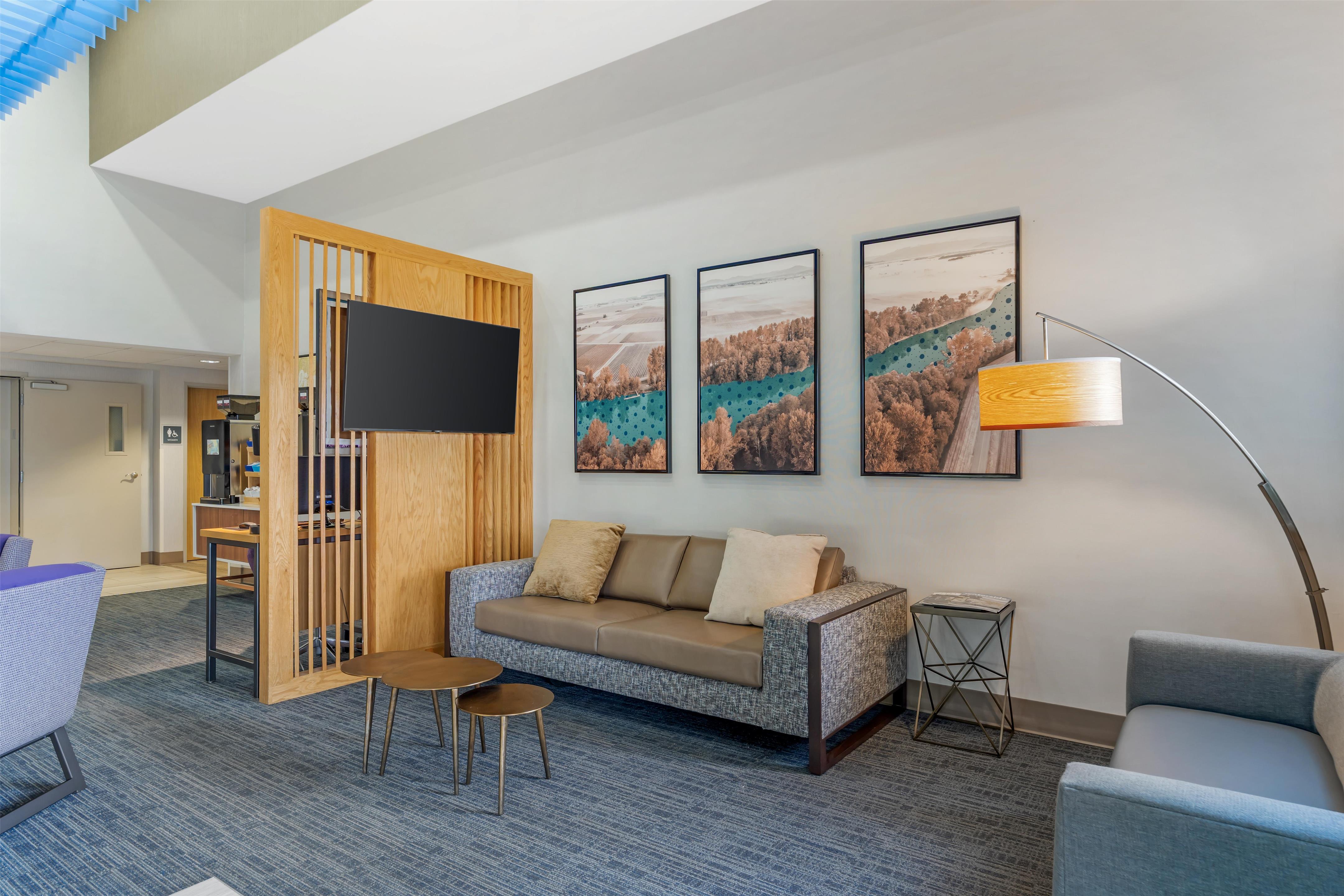 Lobby | Best Western Plus Burlington Skagit Valley Inn
