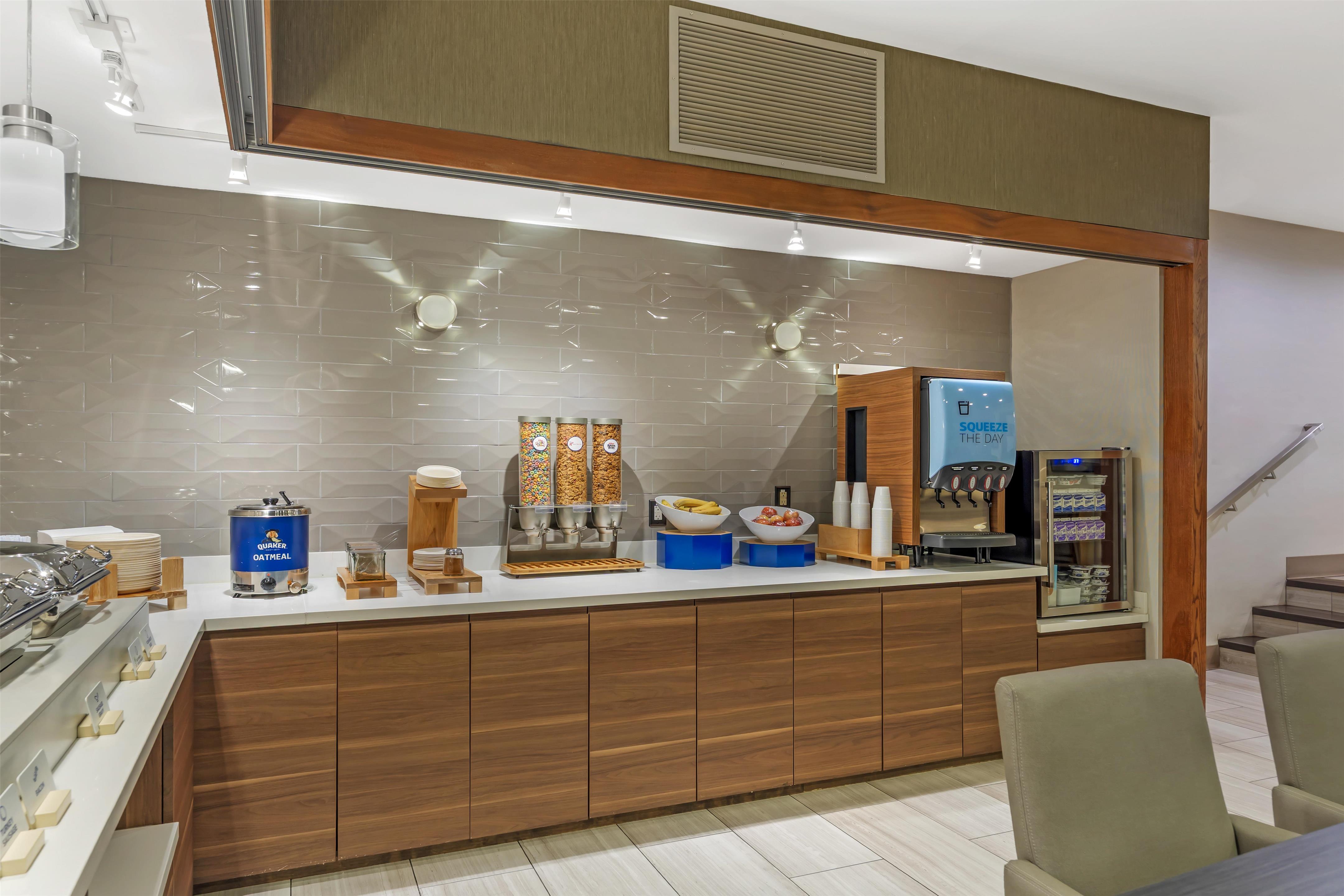 Breakfast Area | Best Western Plus Burlington Skagit Valley Inn
