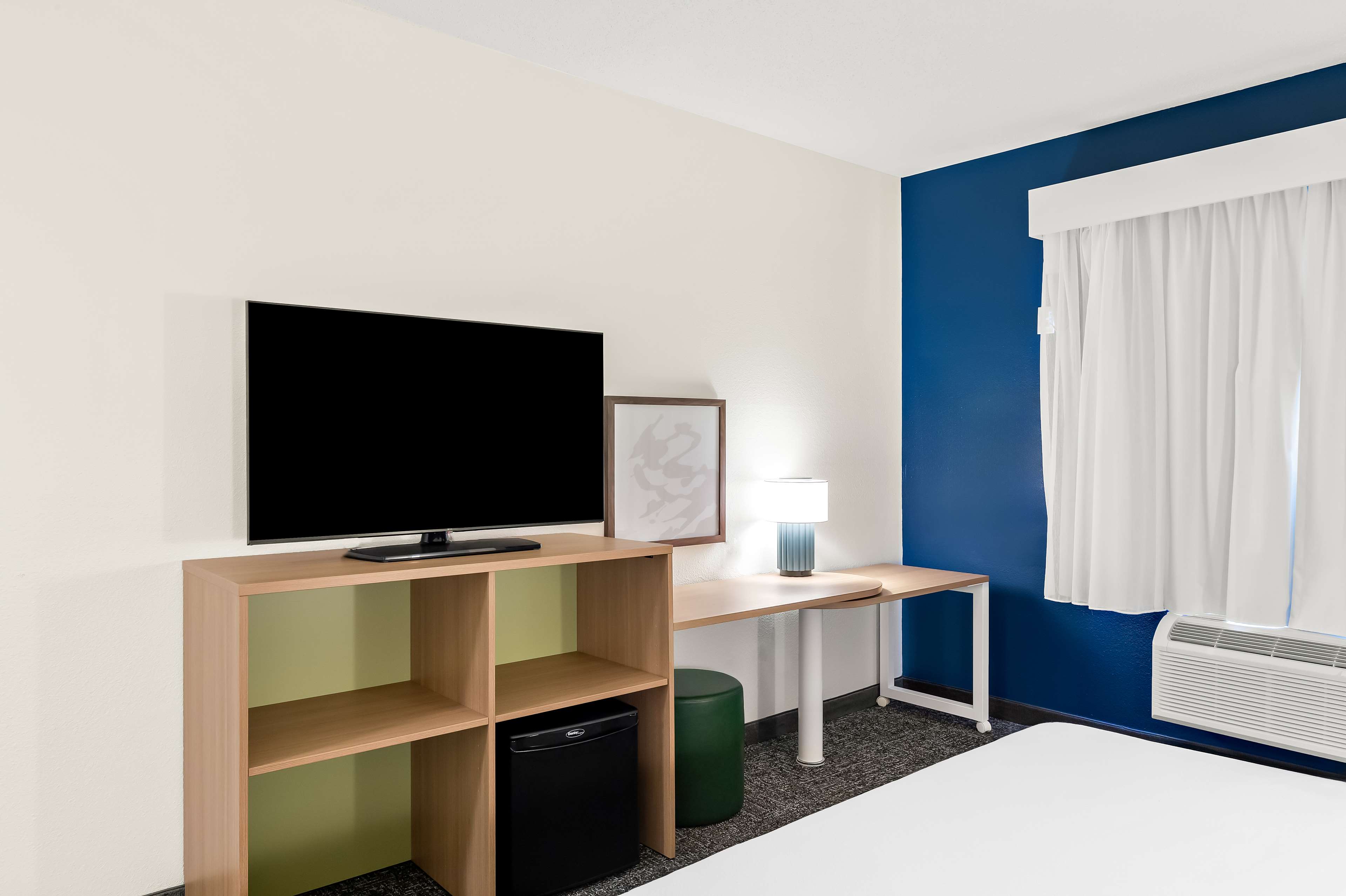 Spark by Hilton Springfield Southwest Room Type - 1 KING BED MOB ACCESS TUB