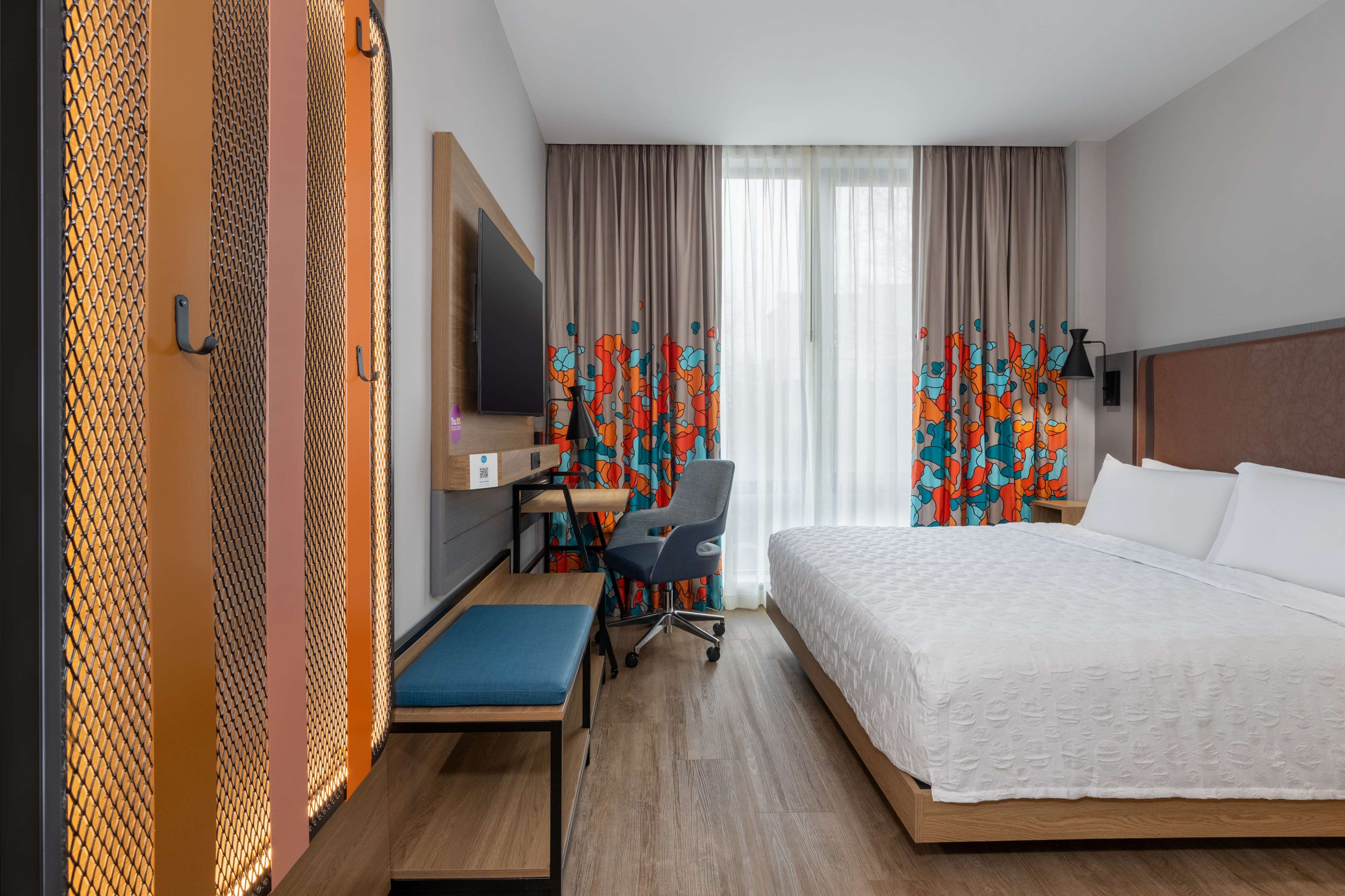 Tru by Hilton Brooklyn Room Type - 1KG MOB HEAR ACC RI-SHWR