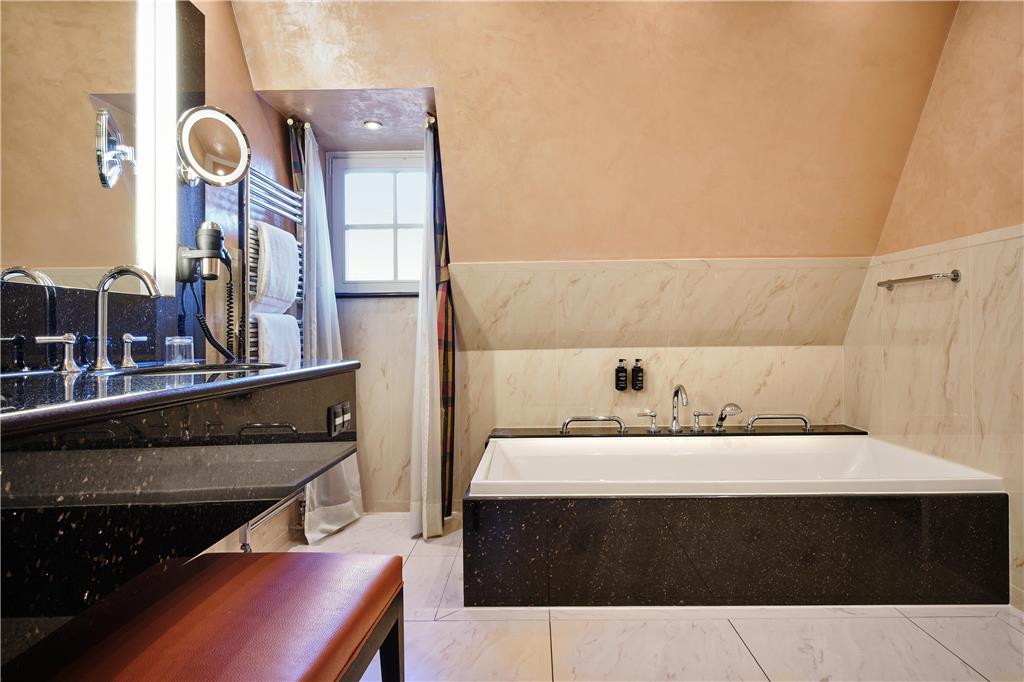 HC Hotel Spa A la Cour dAlsace-guestroom-Guest Room,Bathroom,On-Site.jpg