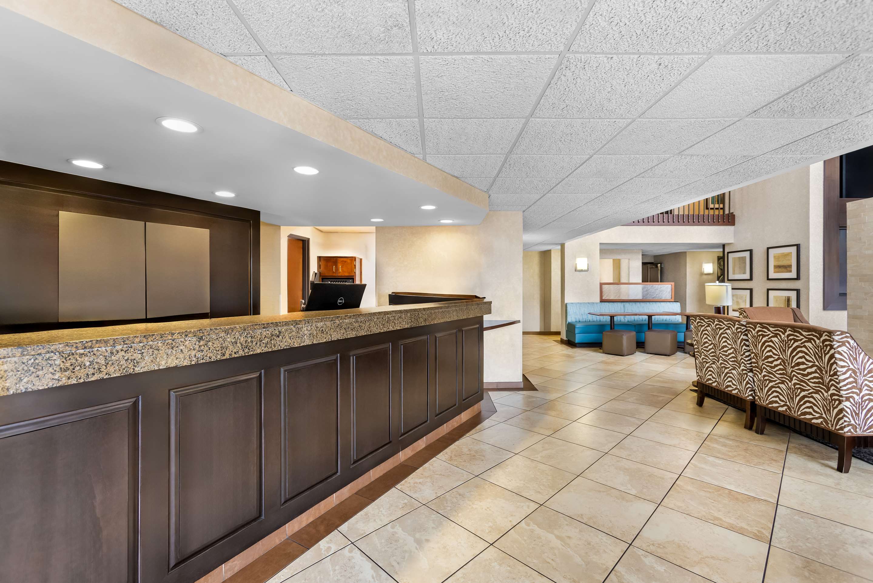 SE Houston Hobby Airport Lobby | Sonesta Essential Houston Hobby Airport