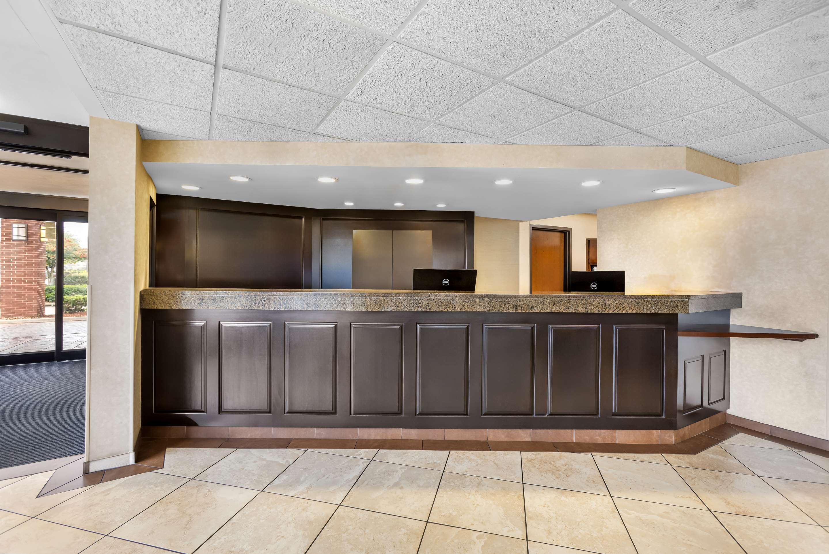 SE Houston Hobby Airport Lobby | Sonesta Essential Houston Hobby Airport