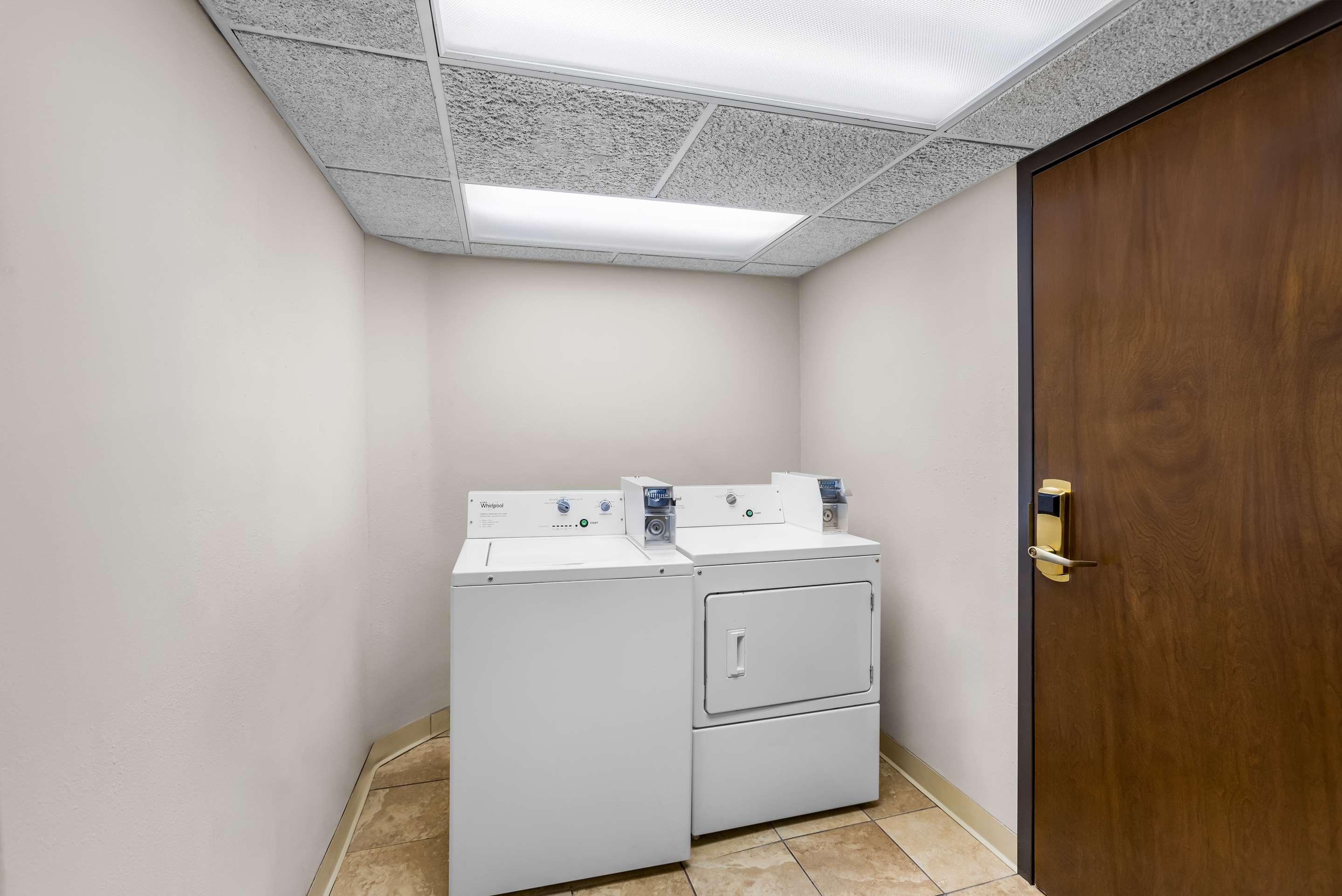 SE Houston Hobby Airport Laundry | Sonesta Essential Houston Hobby Airport