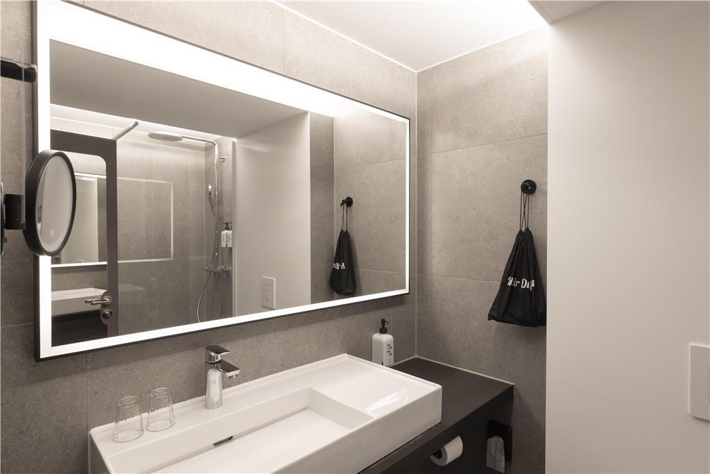 Scandic Nurnberg Central-guestroom-Guest Room,Bathroom,On-Site.jpg
