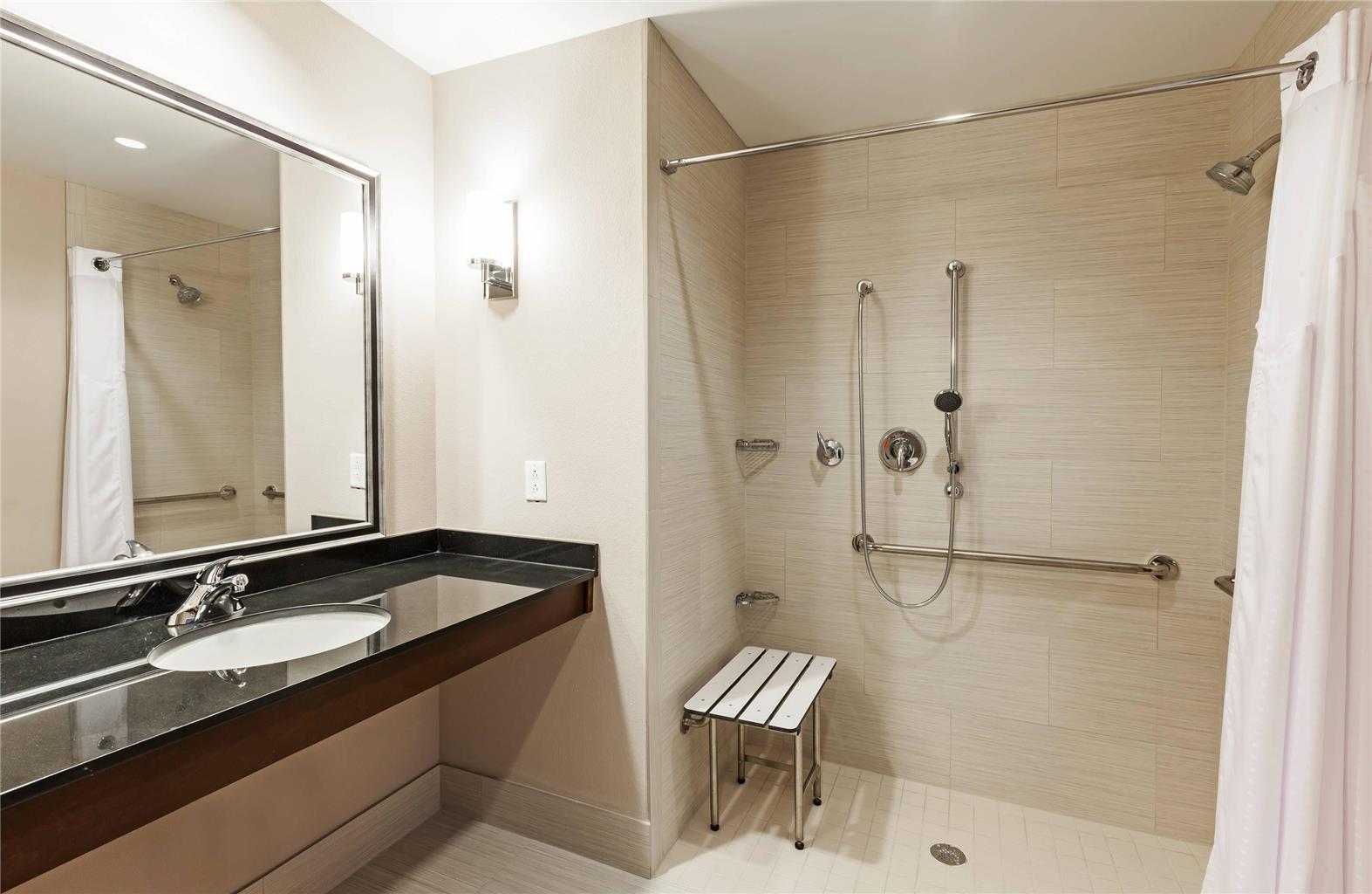 CLARION HOTEL THE COLONY - PLANO WE-guestroom-Guest Room,Bathroom,On-Site.jpg