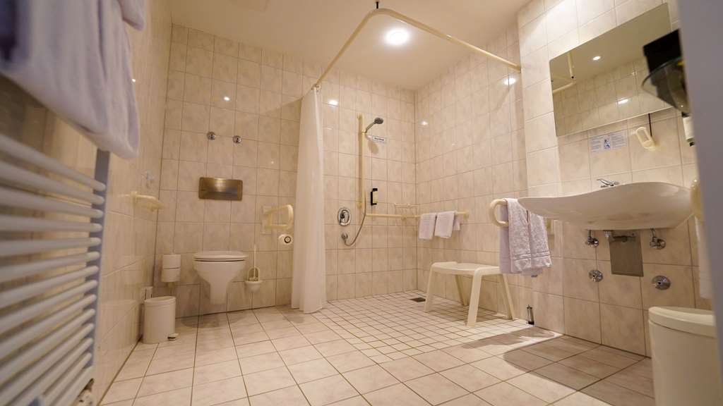 Hotel & Spa Gut Matheshof, BW Signature Collection-guestroom-Guest Room,Bathroom,On-Site.jpg