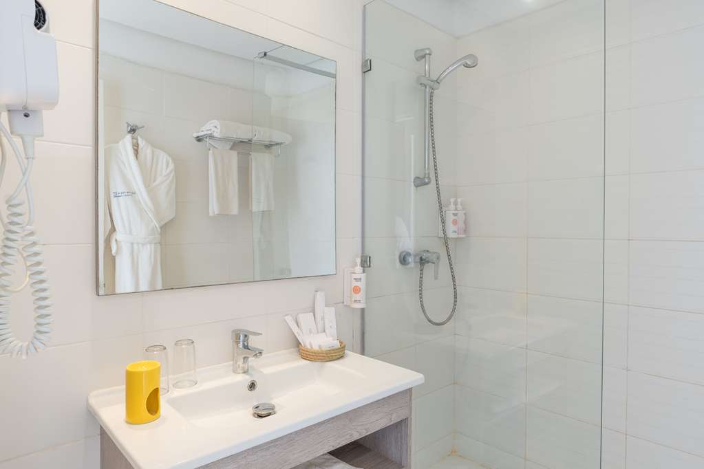 GOLDEN TULIP PRESIDENT HAMMAMET-guestroom-Guest Room,Bathroom,On-Site.jpg
