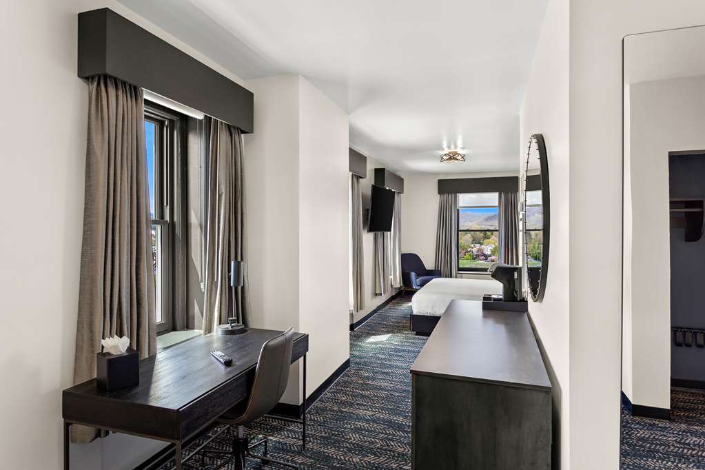 TYGART HOTEL AN ASCEND COLLECTION H-guestroom-Guest Room,Suite,On-Site.jpg