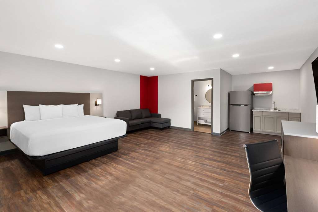 RAMADA BY WYNDHAM BAINBRIDGE-guestroom-Guest Room,Suite,On-Site.jpg