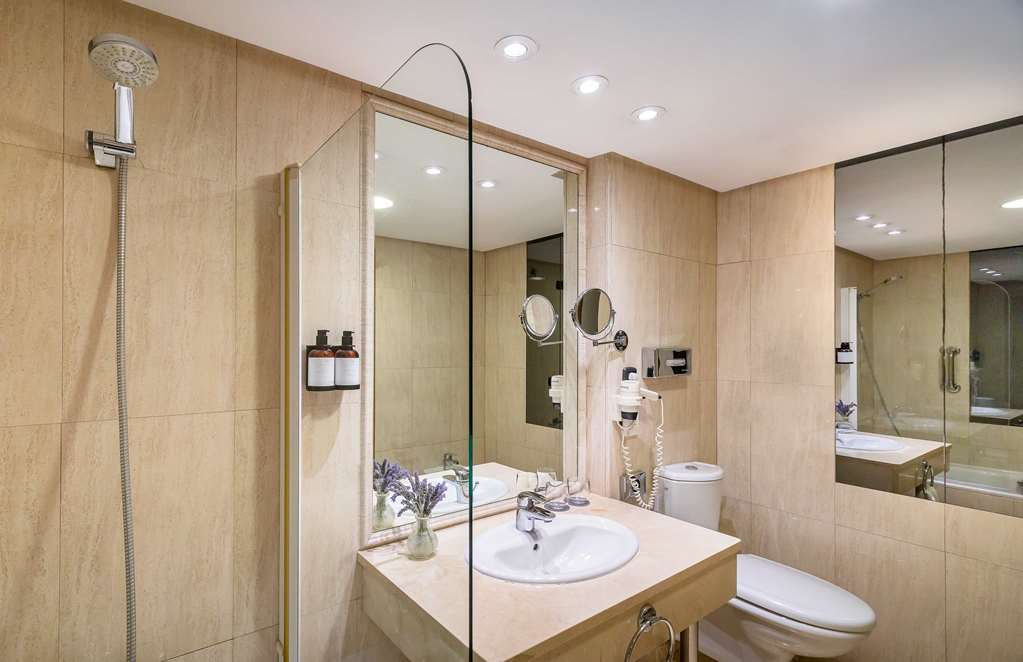 HOTEL JEREZ CENTRO-guestroom-Guest Room,Bathroom,On-Site.jpg