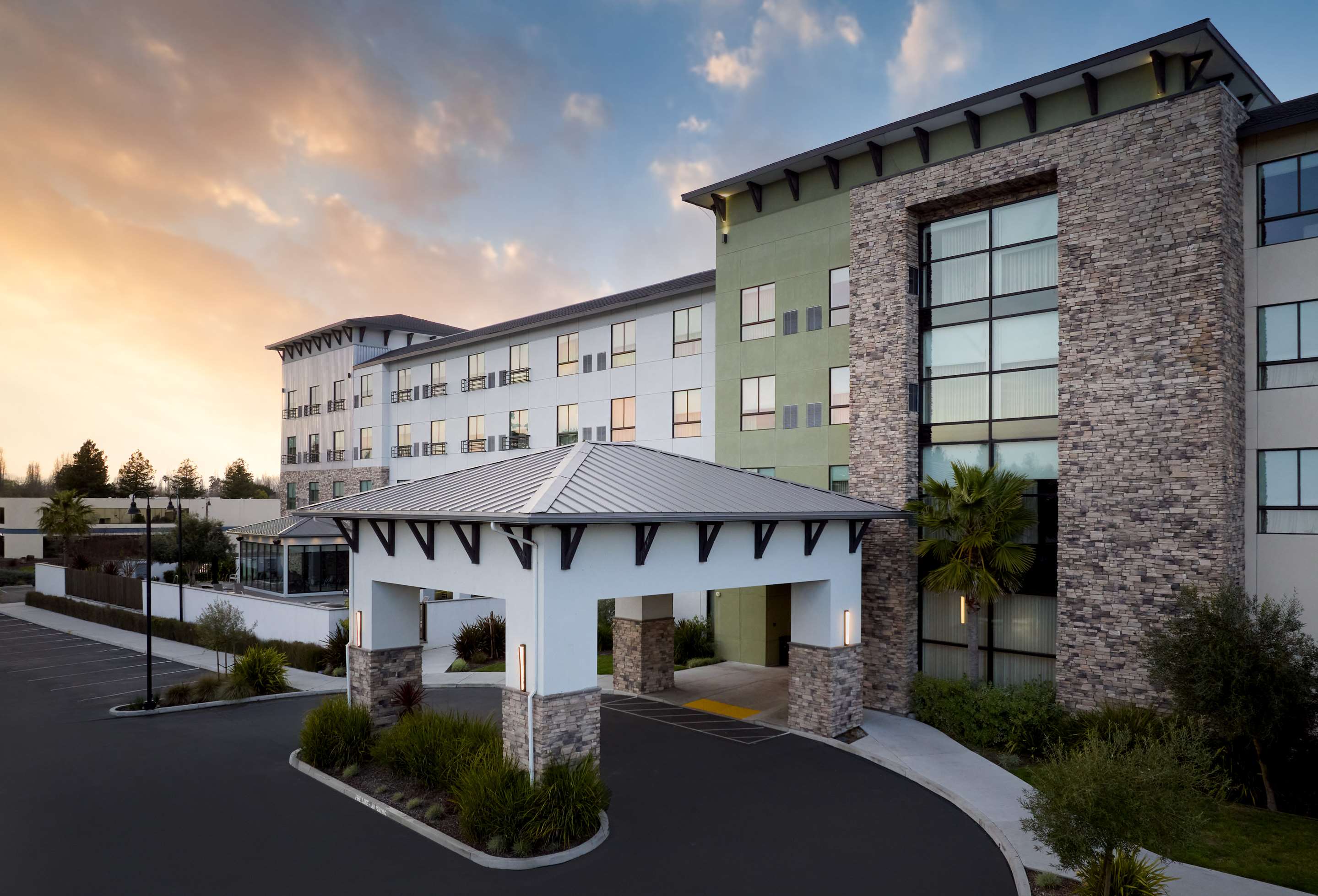 Exterior | Hotel Centro Sonoma Wine Country, Tapestry Collection Hilton