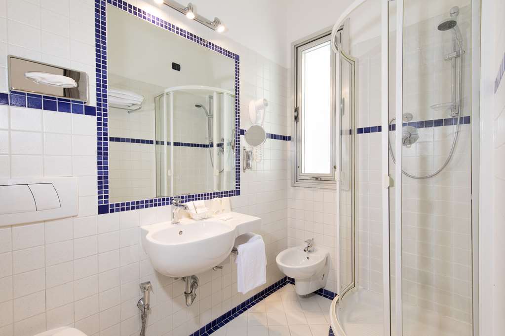 HOTEL SAN GIUSTO-guestroom-Guest Room,Bathroom,Accessibility,On-Site.jpg