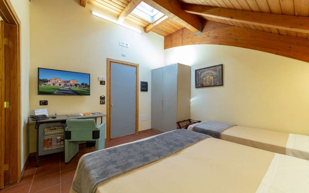 VILLA SIGNORINI EVENTS AND HOTEL-guestroom-Guest Room,On-Site.jpg