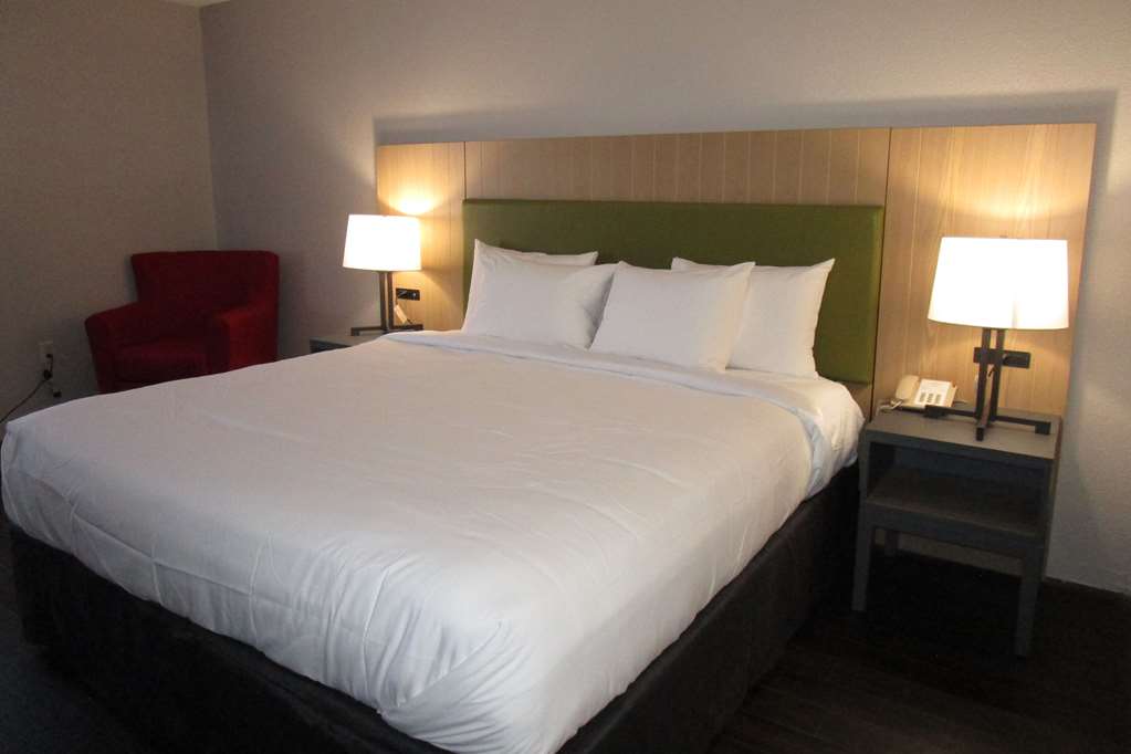 COUNTRY INN AND SUITES BY RADISSON-guestroom-Guest Room,On-Site.jpg