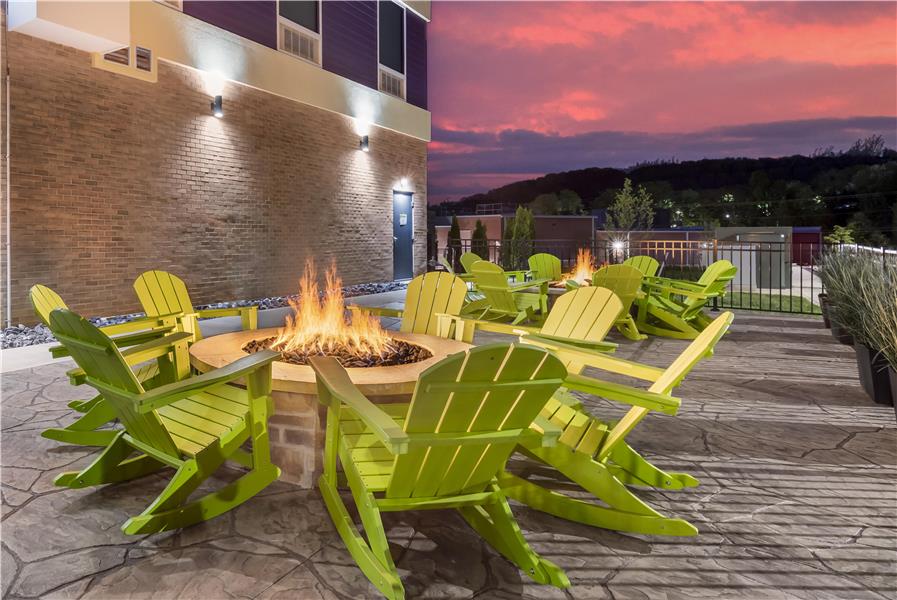 Patio/Terrace,On-Site,Outdoor/Exterior,Property Amenity