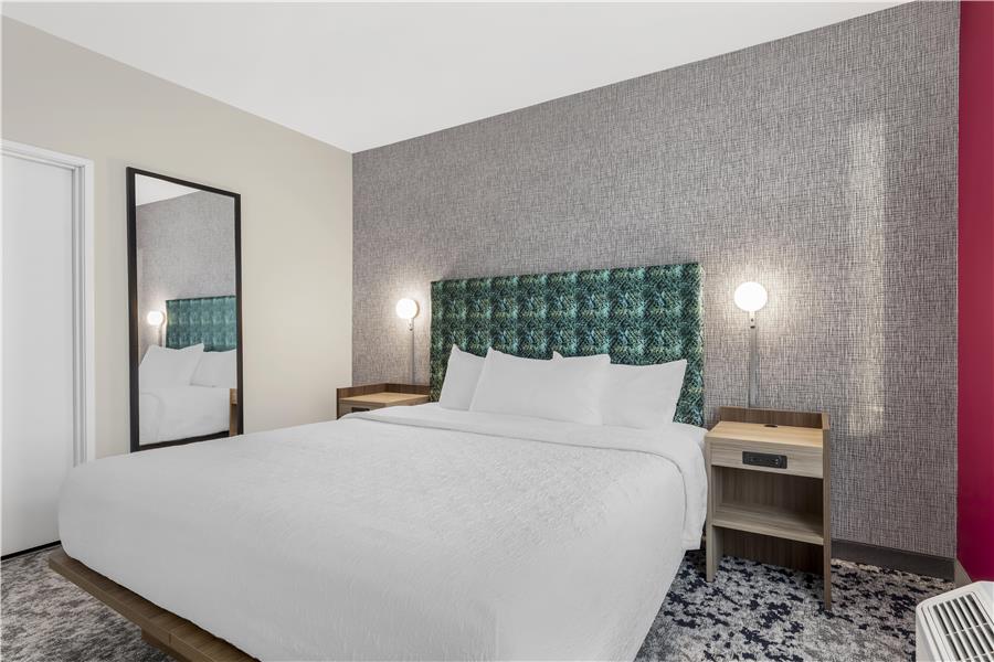 Guest Room,Bed,On-Site