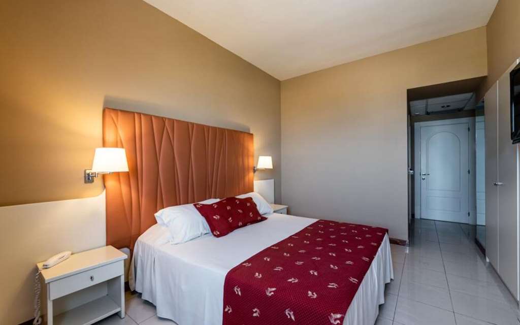 BARION HOTEL AND CONGRESSI-guestroom-Guest Room,On-Site.jpg