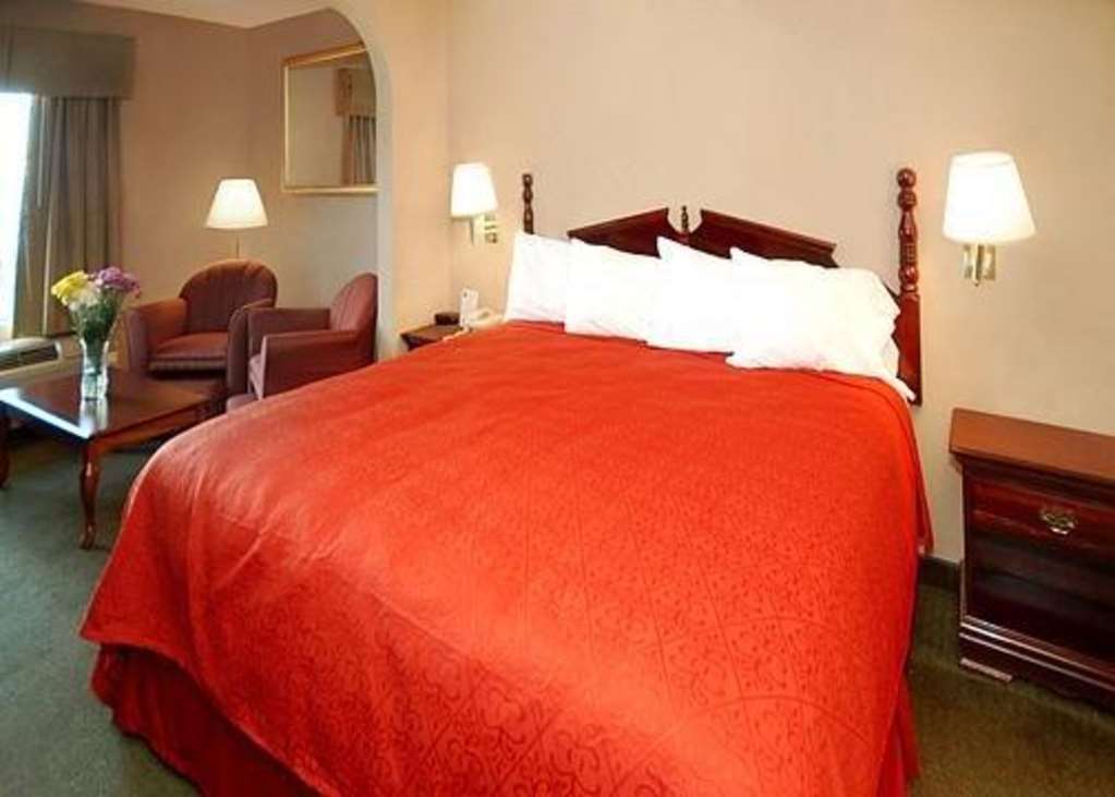 ECONO LODGE INN AND SUITES OCEAN SP-guestroom-Guest Room,Suite,On-Site.jpg