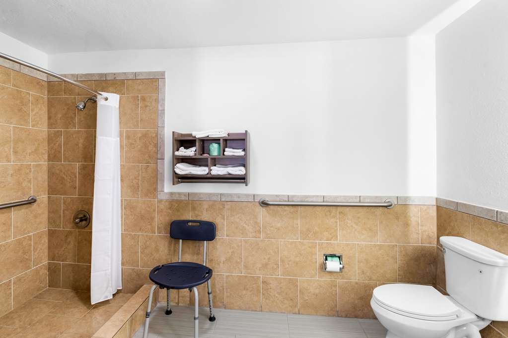 ECONO LODGE INN AND SUITES OCEAN SP-guestroom-Guest Room,Bathroom,On-Site.jpg