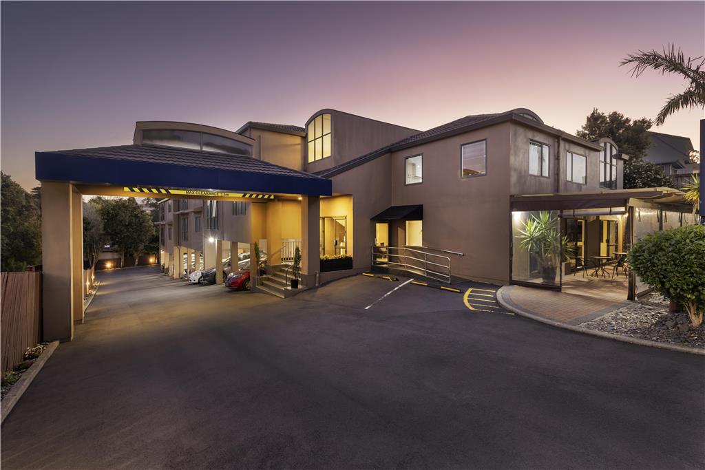 Greenlane Suites