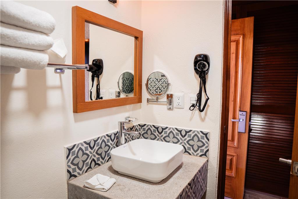 HOTEL DEL ANGEL APIZACO-guestroom-Guest Room,Bathroom,On-Site.jpg