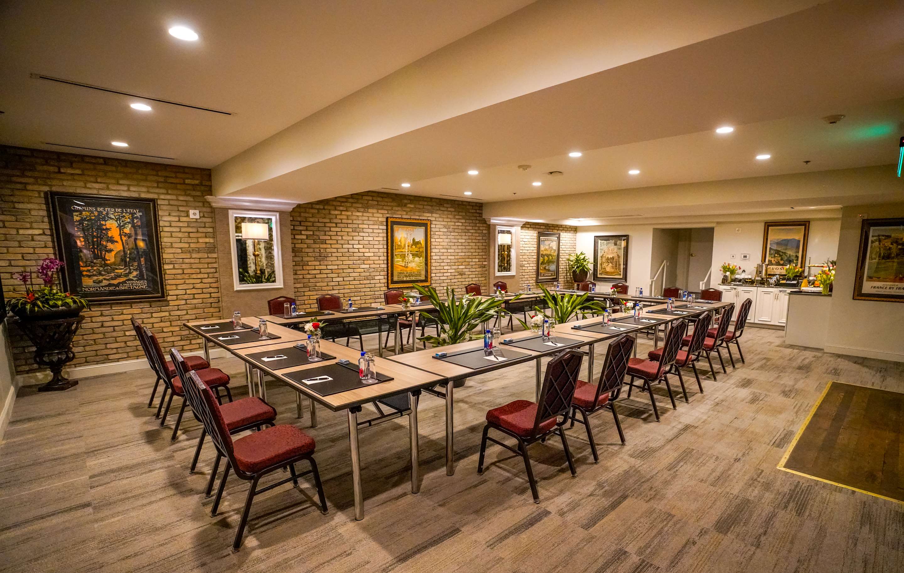 Tulip Room Meeting | The Ivey's Hotel