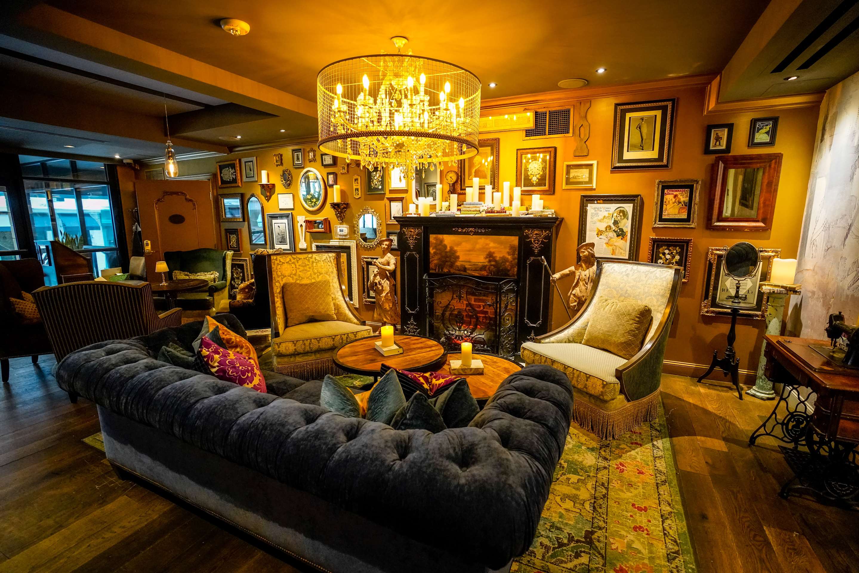 Sophia s Lounge | The Ivey's Hotel