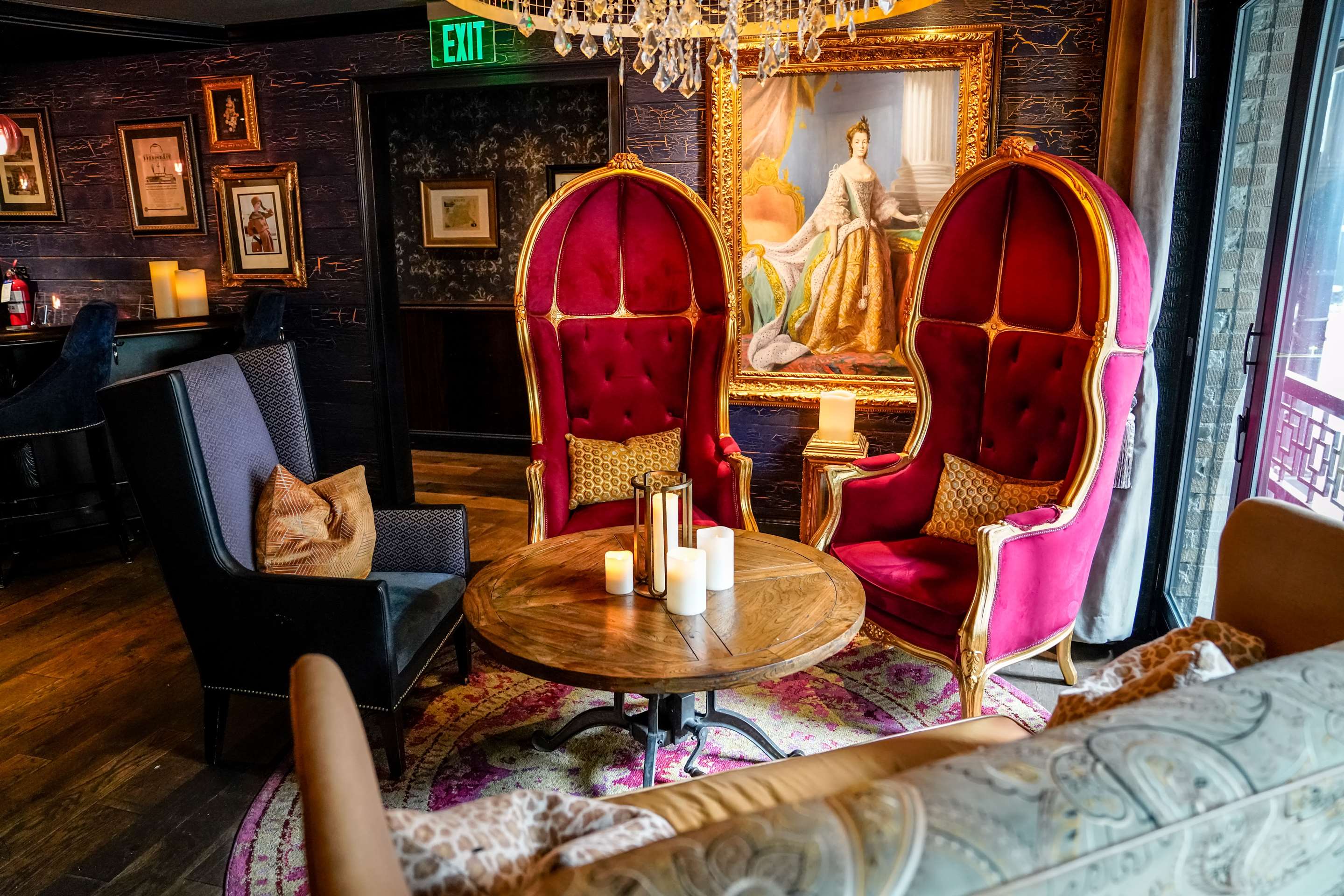 Sophia s Lounge | The Ivey's Hotel