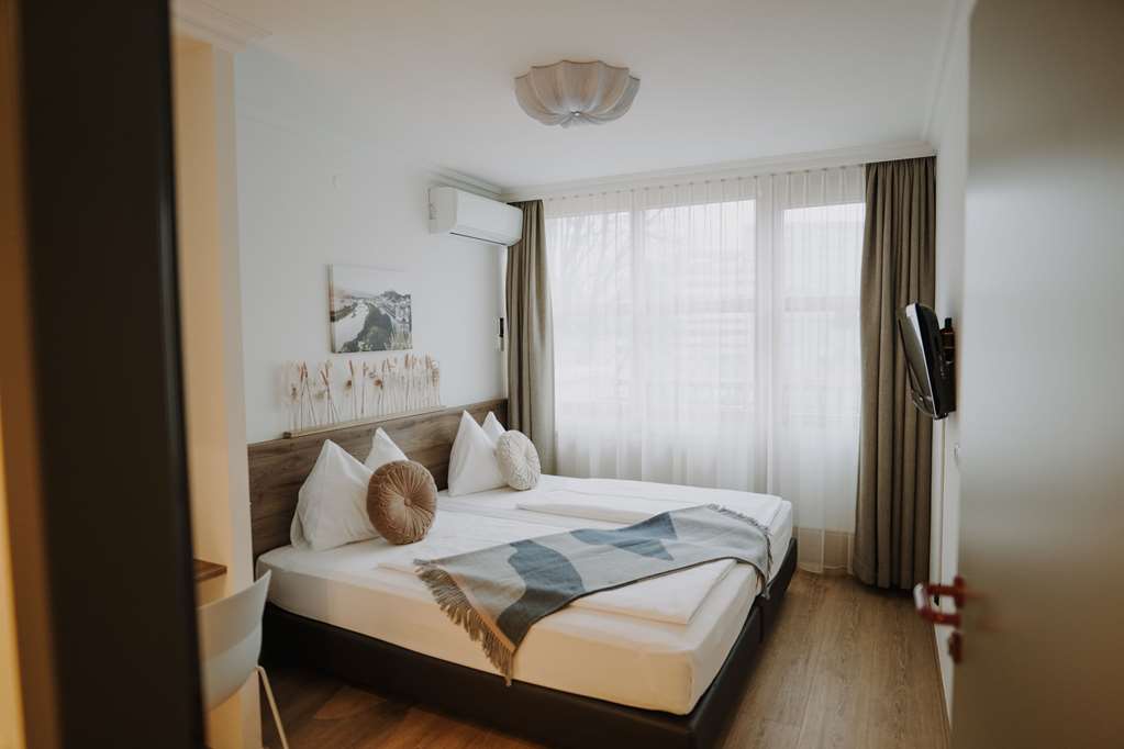 PARKHOTEL BRUNAUER-guestroom-Guest Room,On-Site.jpg