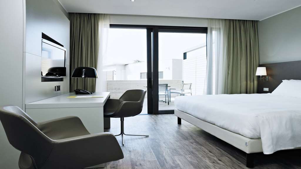MOVE HOTELS VENEZIA NORD-guestroom-Guest Room,On-Site.jpg
