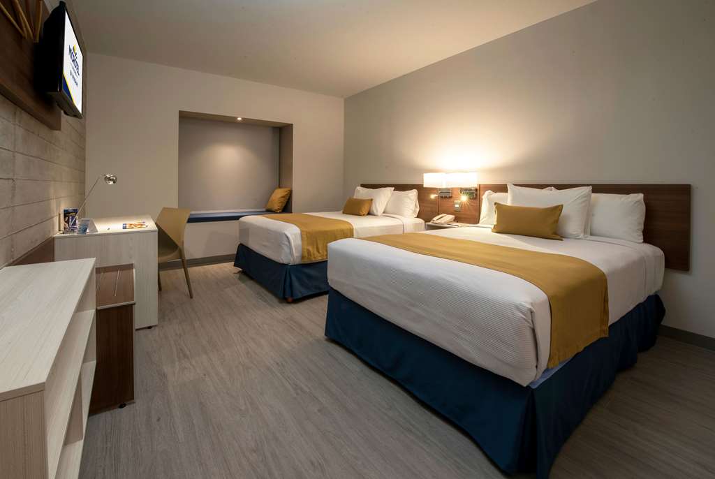 MICROTEL INN & SUITES BY WYNDHAM IR-guestroom-Guest Room,On-Site.jpg