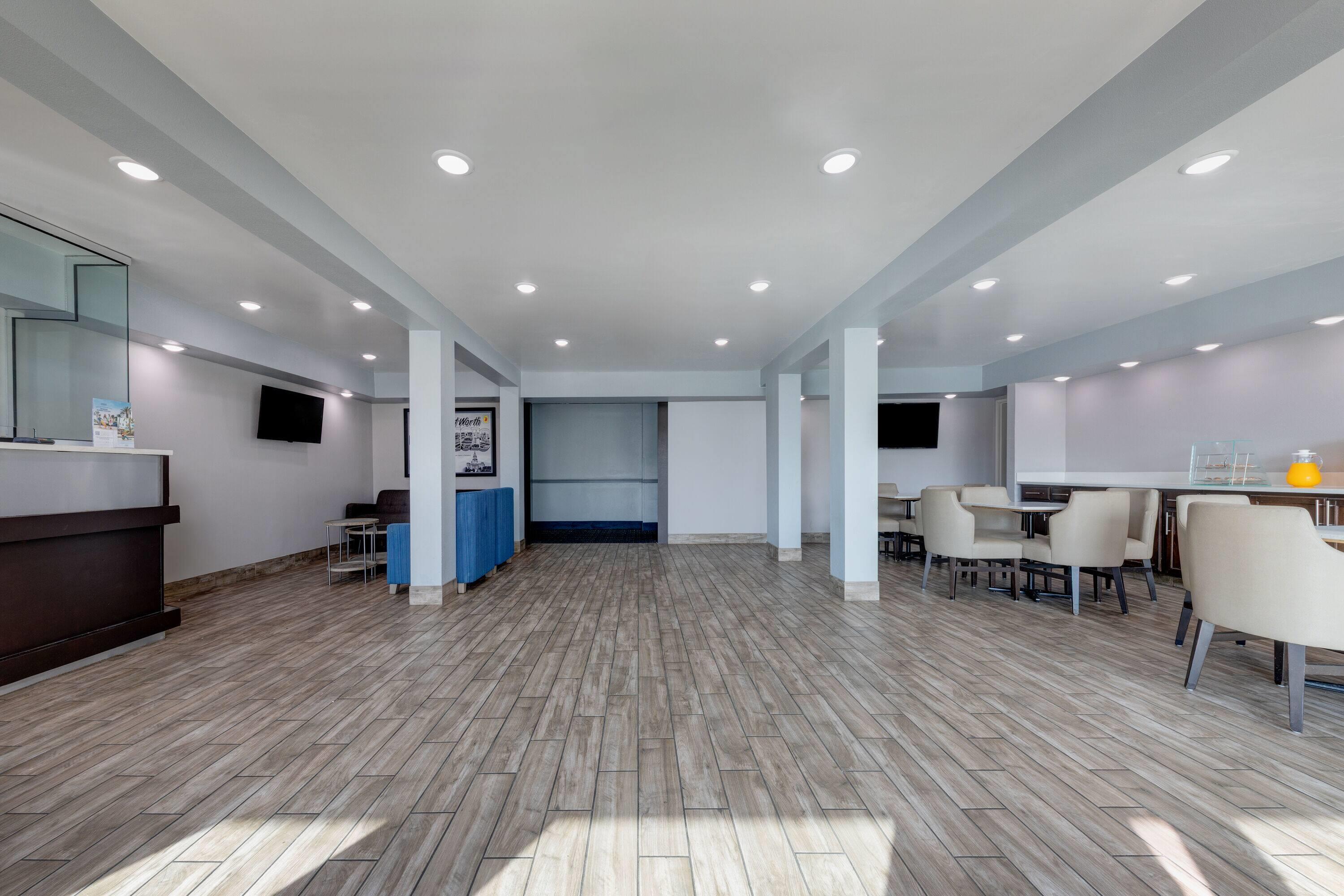 Lobby | Super 8 by Wyndham Fort Worth Entertainment District