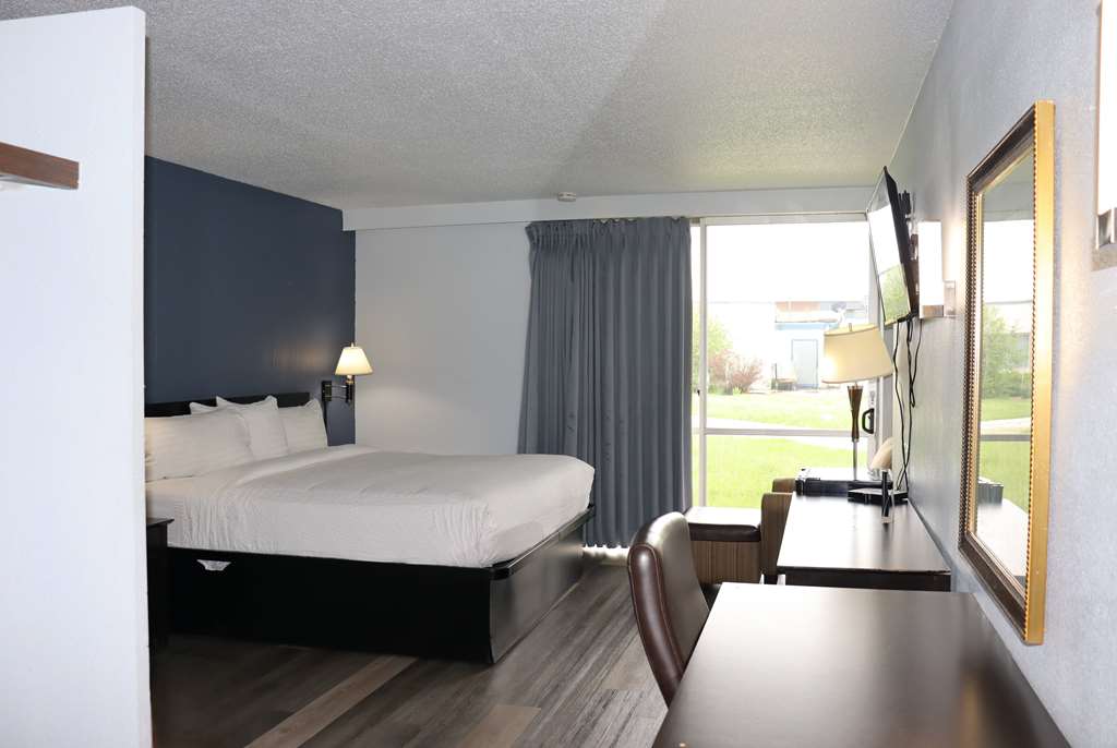 Travelodge by Wyndham Milwaukee - Tap to explore photos