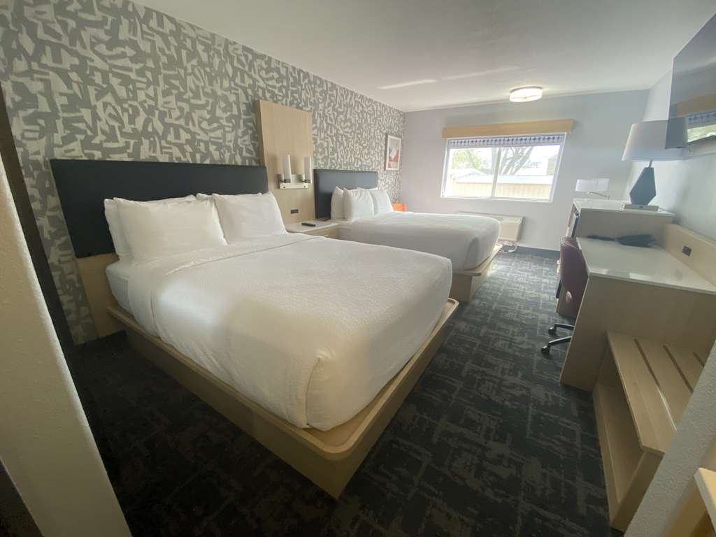 Best Western Montrose Inn-guestroom-Guest Room,On-Site.jpg