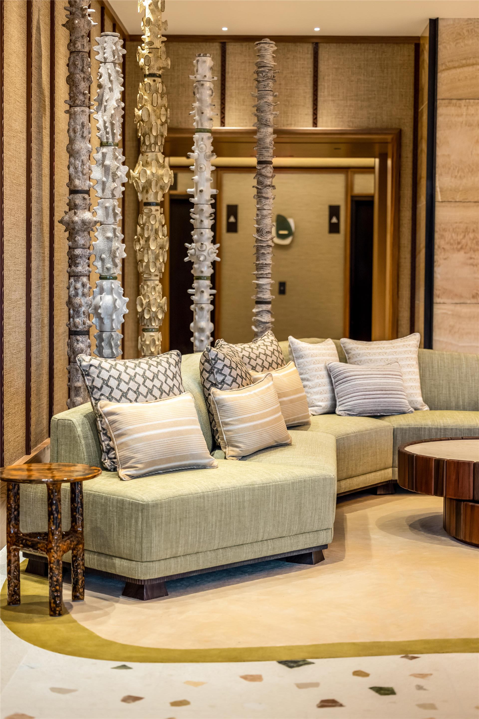 Lobby | Ka Laʻi Waikiki Beach, LXR Hotels & Resorts
