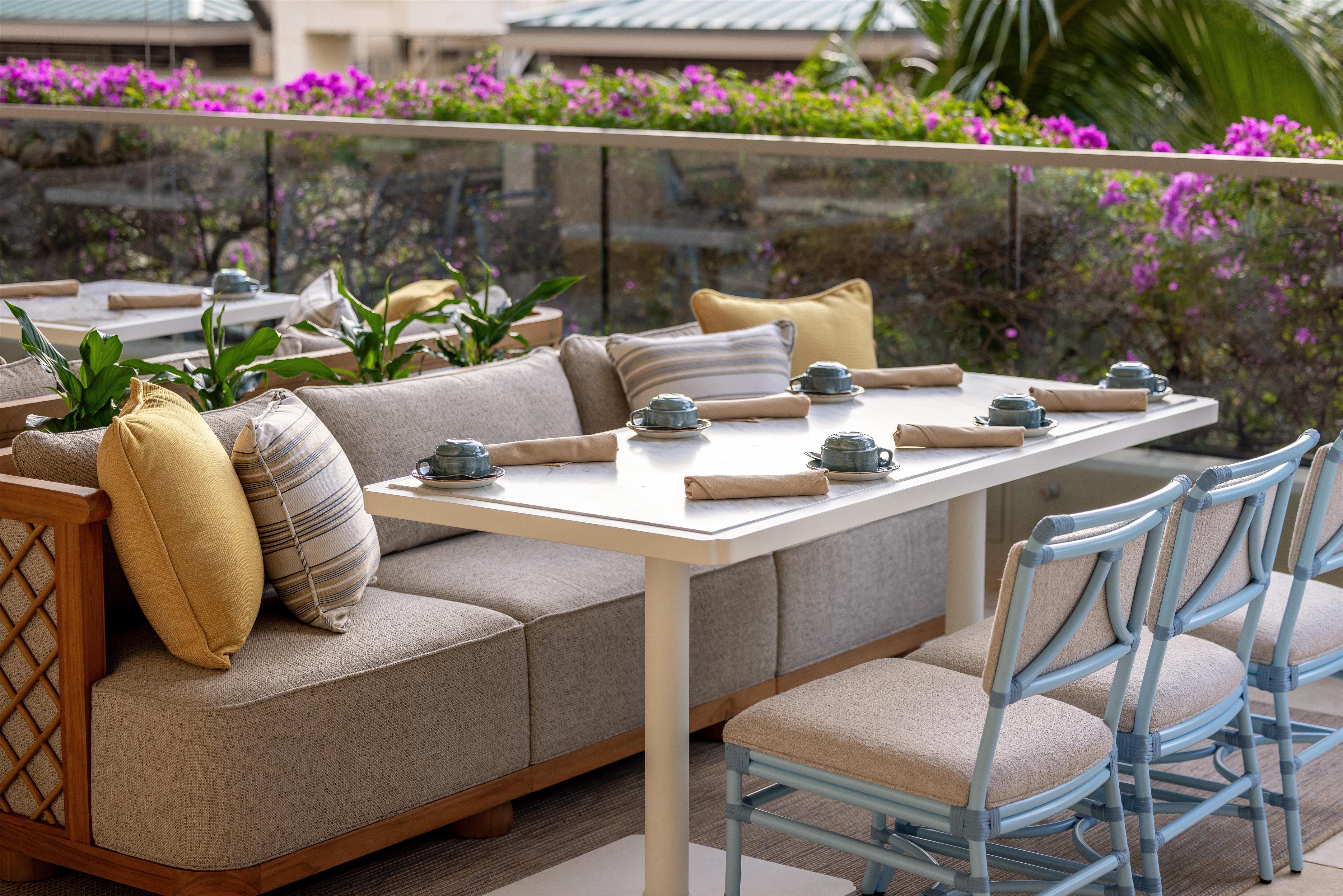 Restaurant | Ka Laʻi Waikiki Beach, LXR Hotels & Resorts