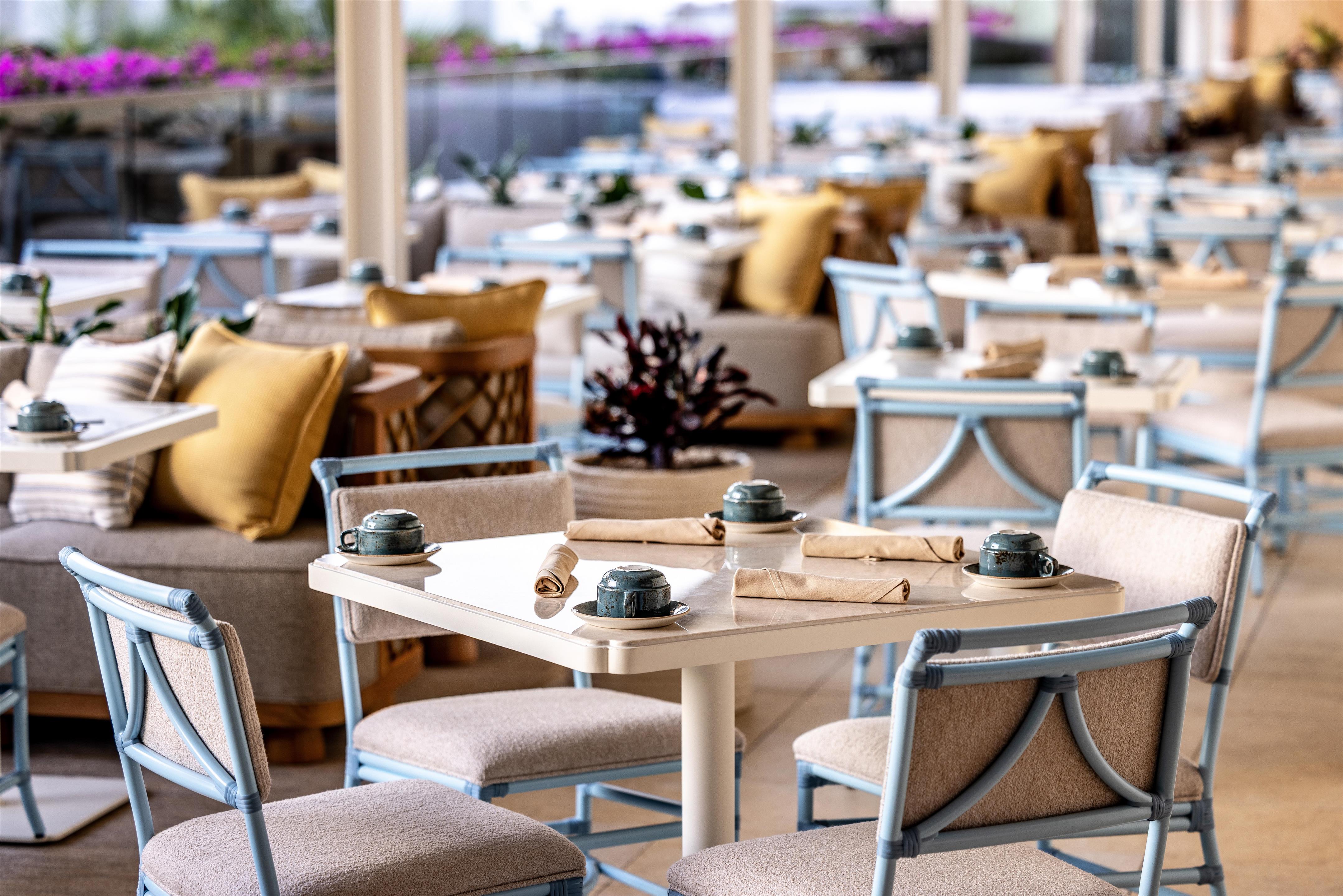Restaurant | Ka Laʻi Waikiki Beach, LXR Hotels & Resorts