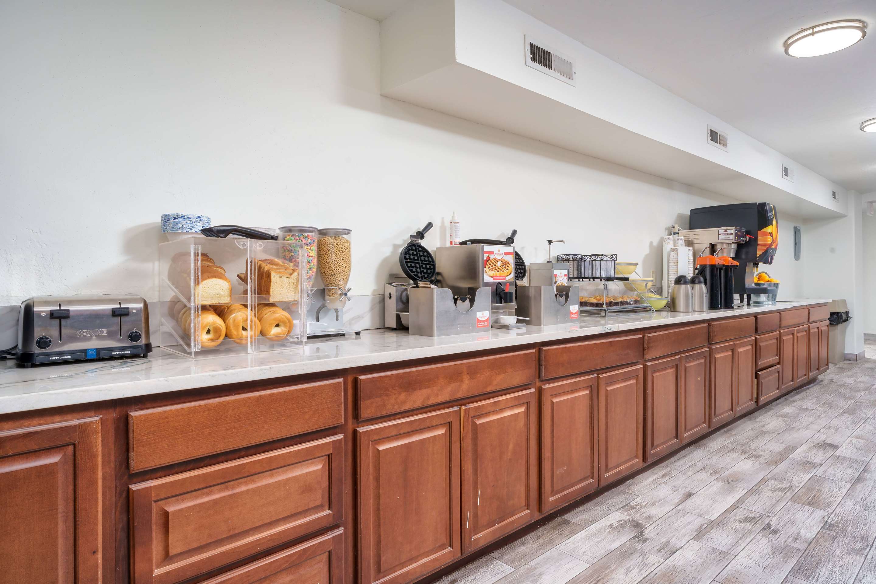 Breakfast Area | Ramada by Wyndham La Verkin Zion National Park